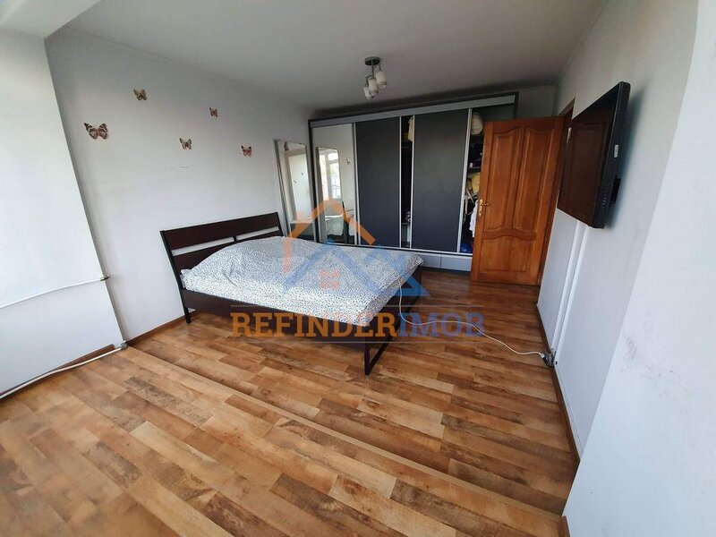 1 Decembrie 1918, Piata Minis, apartament 3 camere de vanzare.